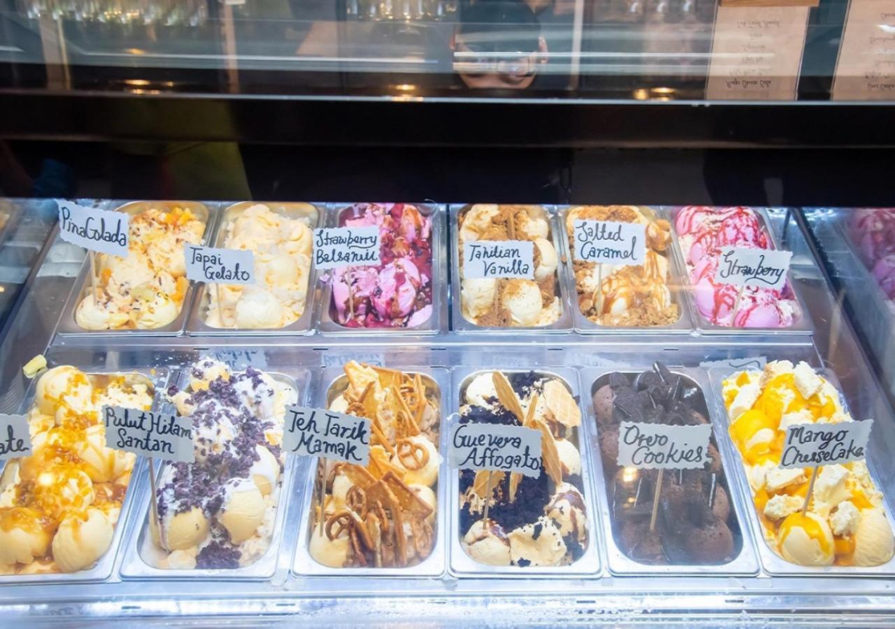 萨马萨玛克利亚酒店 雪邦 外观 照片 Gelato in a shop window